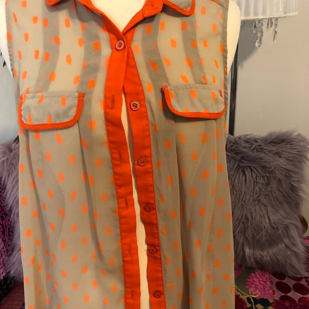 Tan and orange polka dot blouse - Picture 4 of 6